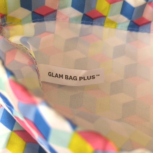 ipsy Bold Moves Only Geometric Multicolor Glam Bag Plus March 2022 - Picture 6 of 10